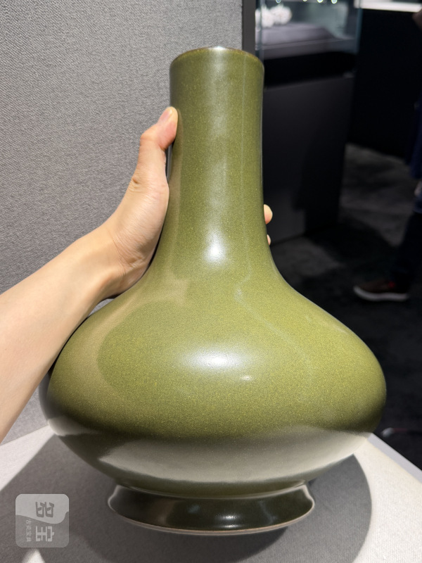 清乾隆 蟹甲青釉荸荠瓶 - 图7